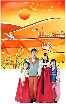 전신 PSD 편집이미지 여자 명절 남자 가족 서기 사람 여러명 야외 태양 추석 벼 가을 농촌 시골 한복 핵가족 디지털합성 합성 고추잠자리 이미지편집 자연요소 한국전통 전통 계절 기념일 다수 관계 모션 곡류 잠자리 전통의상 파일형식