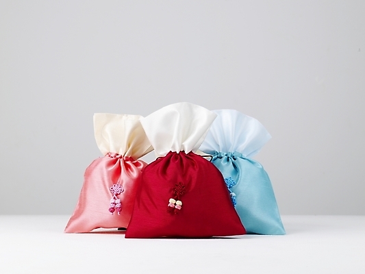 포토 JPG 한국전통 전통 잡화 장신구 복주머니 누끼 사람없음 전통의상 공예 전통공예 매듭 향주머니 국내포토 전통소품 한국 취미 주머니 파일형식