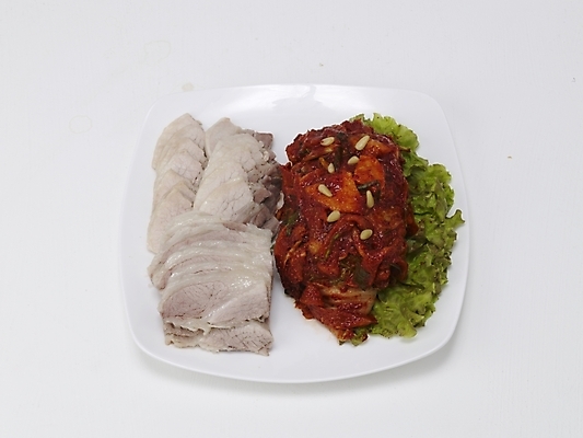 포토 JPG 스튜디오촬영 그릇 접시 한식 음식 김치 한국 돼지고기 요리 누끼 사람없음 상추 야식 보쌈 국내포토 식기 아시아 채소 실내 육류 파일형식