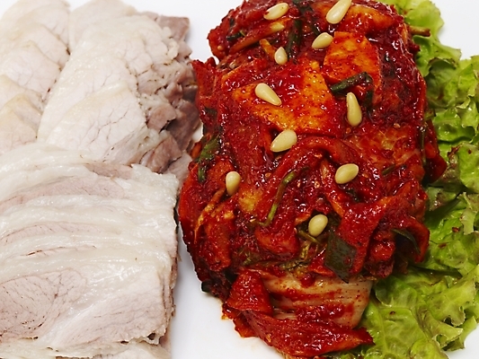 포토 JPG 스튜디오촬영 한식 음식 김치 한국 돼지고기 요리 근접촬영 사람없음 상추 야식 보쌈 국내포토 아시아 뷰포인트 채소 실내 육류 파일형식