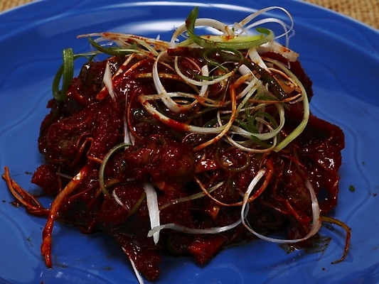 포토 JPG 그릇 접시 한식 음식 한국 실내 요리 근접촬영 사람없음 안주 야식 무침 골뱅이무침 파채 국내포토 식기 아시아 뷰포인트 내부 파일형식