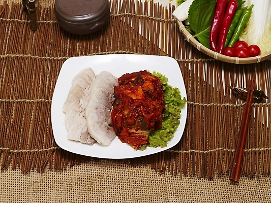 포토 JPG 그릇 접시 한식 음식 김치 한국 실내 요리 사람없음 야식 보쌈 국내포토 식기 아시아 내부 파일형식