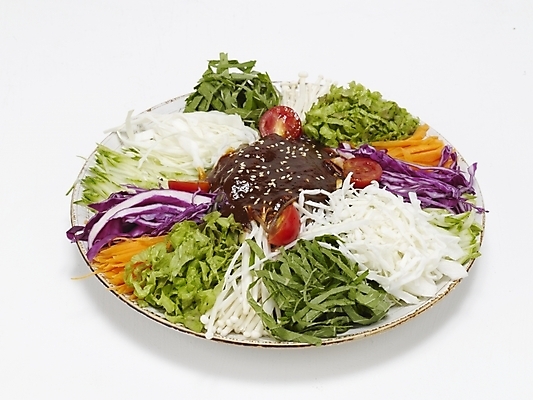 포토 JPG 스튜디오촬영 그릇 접시 한식 음식 한국 요리 누끼 사람없음 면류 면 국수 야식 쟁반국수 국내포토 식기 아시아 실내 파일형식