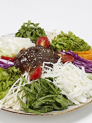 포토 JPG 스튜디오촬영 그릇 접시 한식 음식 한국 요리 사람없음 면류 면 국수 야식 쟁반국수 국내포토 식기 아시아 실내 파일형식