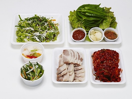 포토 JPG 스튜디오촬영 한식 음식 김치 한국 요리 누끼 사람없음 양념 장 쌈 야식 보쌈 쟁반국수 국내포토 아시아 실내 국수 파일형식