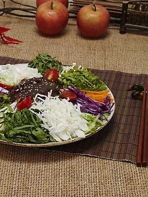 포토 JPG 그릇 접시 한식 음식 과일 한국 실내 요리 사람없음 면류 면 사과 국수 야식 쟁반국수 국내포토 식기 아시아 내부 파일형식