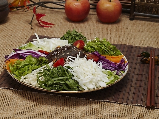 포토 JPG 그릇 접시 한식 음식 과일 한국 실내 요리 사람없음 면류 면 사과 국수 야식 쟁반국수 국내포토 식기 아시아 내부 파일형식