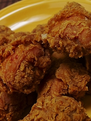 포토 JPG 그릇 접시 한식 음식 한국 실내 요리 근접촬영 사람없음 통닭 치킨 프라이드치킨 안주 야식 국내포토 식기 아시아 뷰포인트 내부 닭고기요리 파일형식