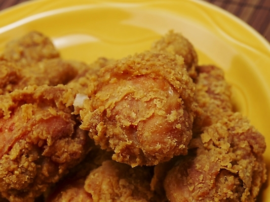 포토 JPG 그릇 접시 한식 음식 한국 실내 요리 근접촬영 사람없음 통닭 치킨 프라이드치킨 안주 야식 국내포토 식기 아시아 뷰포인트 내부 닭고기요리 파일형식