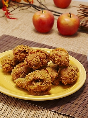 포토 JPG 그릇 접시 한식 음식 한국 실내 요리 사람없음 통닭 치킨 프라이드치킨 안주 야식 국내포토 식기 아시아 내부 닭고기요리 파일형식