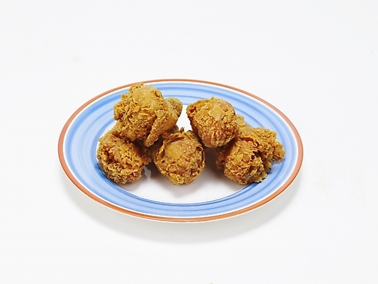 포토 JPG 스튜디오촬영 그릇 접시 한식 음식 한국 요리 누끼 사람없음 통닭 치킨 프라이드치킨 안주 야식 국내포토 식기 아시아 실내 닭고기요리 파일형식