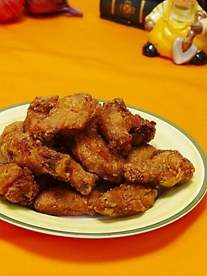 포토 JPG 그릇 접시 한식 음식 한국 실내 요리 사람없음 통닭 치킨 프라이드치킨 안주 야식 국내포토 식기 아시아 내부 닭고기요리 파일형식