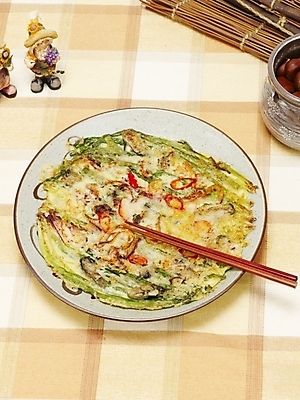 포토 JPG 그릇 접시 한식 음식 젓가락 한국 실내 요리 사람없음 안주 야식 부침 파전 해물파전 국내포토 식기 아시아 수저 내부 부침개 파일형식