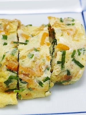 포토 JPG 스튜디오촬영 그릇 접시 한식 음식 반찬 한국 요리 근접촬영 사람없음 안주 야식 부침 계란말이 국내포토 식기 아시아 뷰포인트 실내 계란요리 파일형식