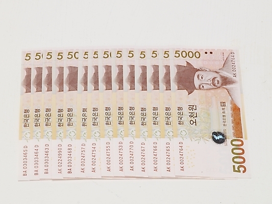 포토 JPG 스튜디오촬영 지폐 돈 실내 누끼 사람없음 금융 경제 오브젝트 오천원권 국내포토 내부 재산 파일형식