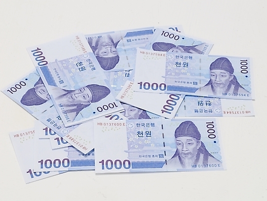 포토 JPG 스튜디오촬영 지폐 돈 실내 누끼 사람없음 금융 경제 오브젝트 천원 국내포토 내부 재산 파일형식