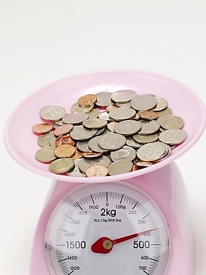 포토 JPG 스튜디오촬영 돈 실내 저울 근접촬영 사람없음 금융 경제 하이앵글 동전 오브젝트 계량기 국내포토 뷰포인트 내부 재산 파일형식