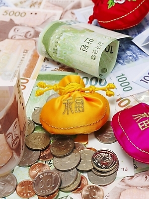 포토 JPG 스튜디오촬영 한국전통 지폐 돈 장신구 복주머니 실내 사람없음 금융 경제 동전 전통의상 오브젝트 국내포토 전통 전통소품 한국 내부 재산 파일형식