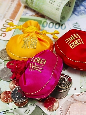 포토 JPG 스튜디오촬영 한국전통 지폐 돈 장신구 복주머니 실내 사람없음 금융 경제 동전 전통의상 오브젝트 국내포토 전통 전통소품 한국 내부 재산 파일형식