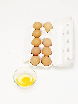 포토 JPG 스튜디오촬영 그릇 음식 식재료 실내 사람없음 계란 알 노른자 생란 흰자 믹싱볼 국내포토 식기 내부 파일형식