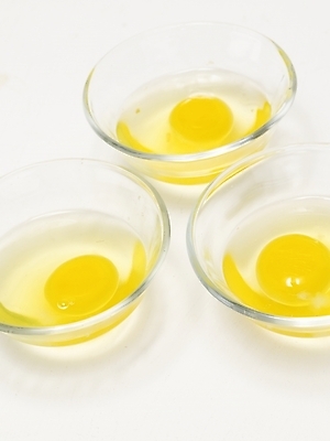 포토 JPG 스튜디오촬영 그릇 음식 식재료 실내 사람없음 계란 알 노른자 생란 흰자 믹싱볼 국내포토 식기 내부 파일형식