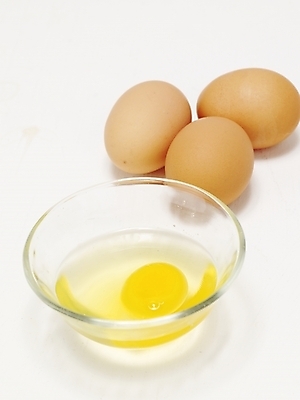 포토 JPG 스튜디오촬영 그릇 음식 식재료 실내 사람없음 계란 알 노른자 생란 흰자 믹싱볼 국내포토 식기 내부 파일형식