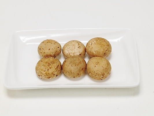 포토 JPG 스튜디오촬영 식물 접시 음식 채소 식재료 실내 사람없음 버섯 식용버섯 양송이 송이버섯 국내포토 식기 내부 파일형식