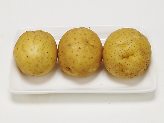 포토 JPG 스튜디오촬영 식물 접시 음식 채소 식재료 감자 실내 사람없음 세개 국내포토 식기 3 내부 파일형식