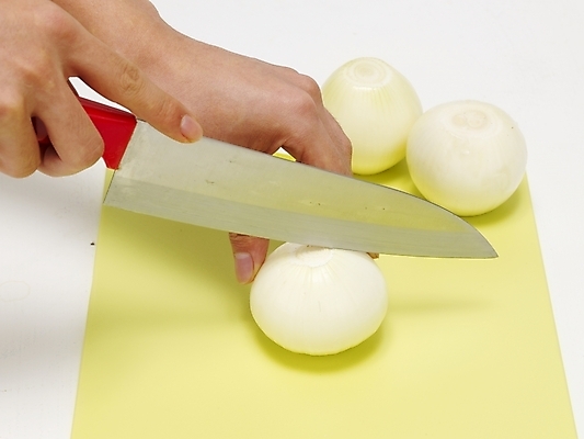 포토 JPG 스튜디오촬영 식물 손 음식 채소 식재료 양파 도마 실내 한명 신체부위 요리사 칼 자르기 재료손질 손질 칼질 국내포토 직업 1 모션 주방용품 사람 내부 파일형식