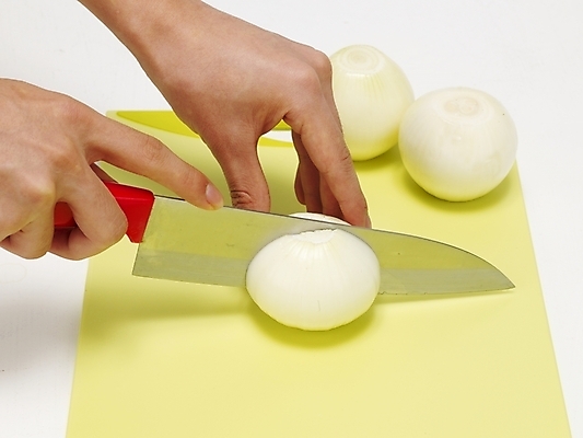 포토 JPG 스튜디오촬영 식물 손 음식 채소 식재료 양파 도마 실내 한명 신체부위 요리사 칼 자르기 재료손질 손질 칼질 국내포토 직업 1 모션 주방용품 사람 내부 파일형식