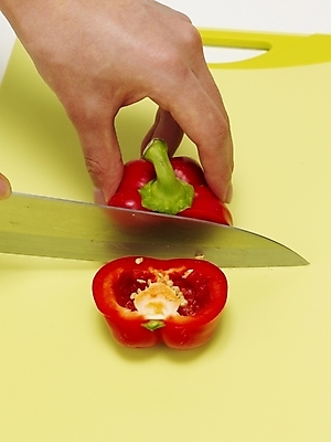 포토 JPG 스튜디오촬영 식물 손 음식 채소 식재료 피망 파프리카 도마 실내 한명 신체부위 요리사 칼 자르기 재료손질 손질 칼질 국내포토 직업 1 모션 주방용품 사람 내부 파일형식