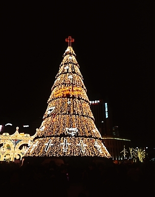 포토 JPG 십자가 크리스마스 야경 조명 사람없음 야외 장식 크리스마스트리 교회 도시 시청앞 국내포토 기념일 종교건축 건물 야간 시청_관공서 파일형식 풍경_경치