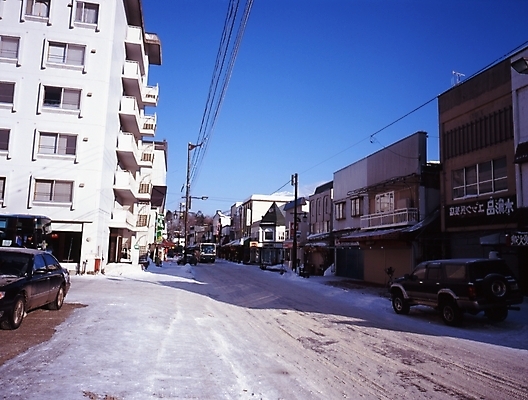 포토 JPG 주간 아시아 도로 외국문화 겨울 풍경 사람없음 야외 건물 관광지 일본 눈 도시 국내포토 자연요소 건축물 계절 나라 문화 길 여행 교통시설 날씨 파일형식