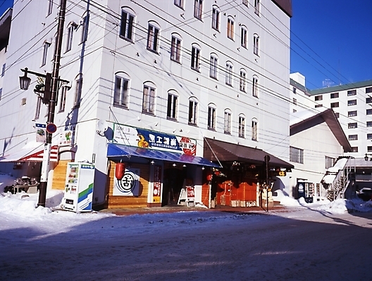 포토 JPG 주간 시설물 현대건축 건축 아시아 외국문화 겨울 해외건축 풍경 사람없음 야외 건물 관광지 상점 일본 구조물 국내포토 자연요소 해외 건축물 계절 나라 문화 여행 파일형식