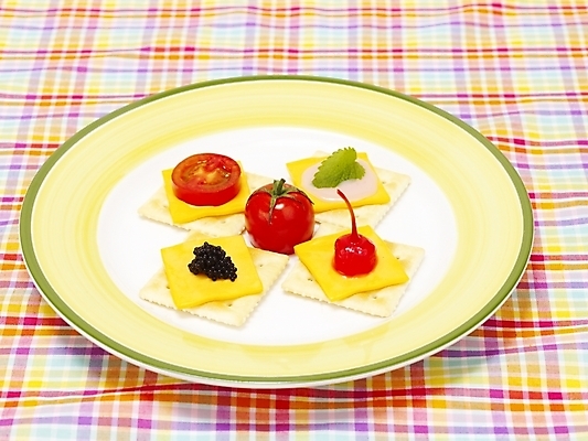 포토 JPG 스튜디오촬영 그릇 접시 음식 방울토마토 디저트 치즈 실내 사람없음 크래커 체리 카나페 안주 국내포토 식기 토마토 과일 유제품 서양음식 내부 쿠키 파일형식