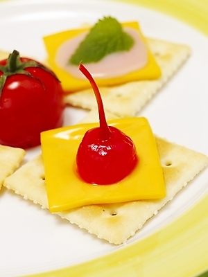 포토 JPG 스튜디오촬영 음식 방울토마토 디저트 치즈 실내 사람없음 크래커 체리 카나페 안주 국내포토 토마토 과일 유제품 서양음식 내부 쿠키 파일형식