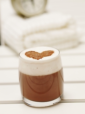 포토 JPG 스튜디오촬영 커피 음료 시계 실내 사람없음 컵 수건 하트 겨울간식 코코아 국내포토 모양 식기 디저트 내부 위생용품 파일형식