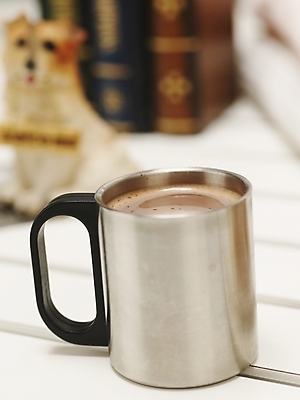 포토 JPG 스튜디오촬영 커피 음료 실내 사람없음 책 컵 강아지 겨울간식 코코아 반려 국내포토 식기 디저트 내부 반려동물 개 파일형식