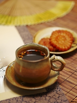 포토 JPG 스튜디오촬영 음료 음식 실내 사람없음 전통음식 차 전통차 찻잔 다기 약과 수정과 전통다과 국내포토 전통 잔 내부 차_음료 다도 다과 파일형식