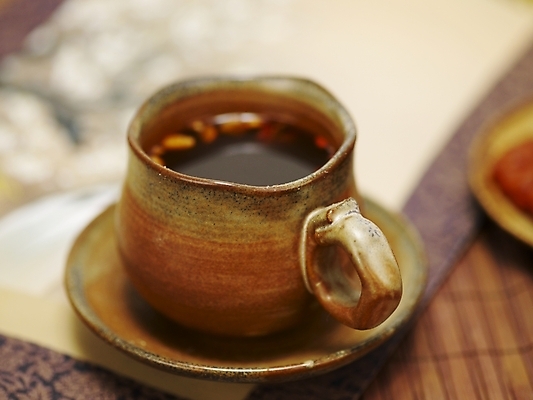 포토 JPG 스튜디오촬영 음료 음식 실내 사람없음 아웃포커스 전통음식 차 전통차 찻잔 다기 약과 수정과 전통다과 국내포토 전통 잔 촬영기법 내부 차_음료 다도 다과 파일형식