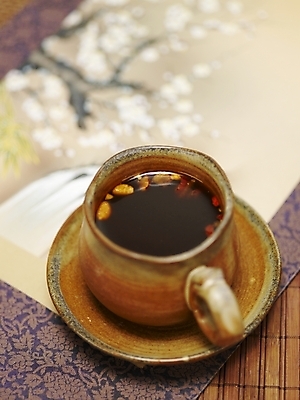 포토 JPG 스튜디오촬영 음료 음식 실내 사람없음 전통음식 차 전통차 찻잔 다기 수정과 국내포토 전통 잔 내부 차_음료 다도 파일형식