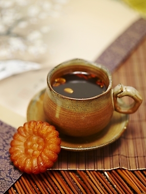 포토 JPG 스튜디오촬영 음료 음식 실내 사람없음 아웃포커스 전통음식 차 전통차 찻잔 다기 약과 수정과 전통다과 국내포토 전통 잔 촬영기법 내부 차_음료 다도 다과 파일형식