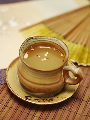 포토 JPG 스튜디오촬영 음료 음식 실내 사람없음 부채 차 전통차 찻잔 다기 국내포토 잔 내부 차_음료 다도 파일형식