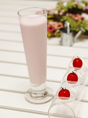 포토 JPG 스튜디오촬영 그릇 접시 꽃 음료 음식 방울토마토 실내 사람없음 장식 우유 오브젝트 딸기주스 쉐이크 딸기쉐이크 딸기우유 국내포토 식물 식기 토마토 유제품 내부 과일주스 파일형식