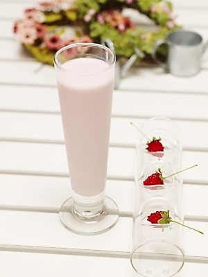 포토 JPG 스튜디오촬영 그릇 접시 꽃 음료 음식 딸기 실내 사람없음 장식 우유 오브젝트 딸기주스 쉐이크 딸기쉐이크 딸기우유 국내포토 식물 식기 과일 유제품 내부 과일주스 파일형식