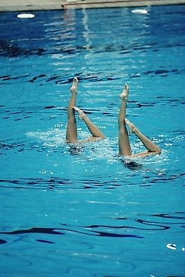 포토 JPG 여자 스포츠 올림픽 하계올림픽 운동선수 수영장 사람 두명 운동 수영 수중발레 여자만 여자한명만 국내포토 건강 수상스포츠 수중스포츠 파일형식