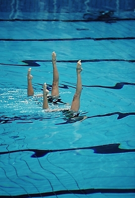 포토 JPG 여자 스포츠 올림픽 하계올림픽 운동선수 수영장 사람 두명 운동 수영 수중발레 여자만 여자한명만 국내포토 건강 수상스포츠 수중스포츠 파일형식