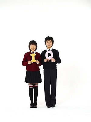포토 JPG 스튜디오촬영 전신 문자 기호 알파벳 영어 여자 어린이교육 교육 남자 교복 초등학생 어린이 포즈 영어교육 누끼 사람 동양인 소녀 소년 두명 한국인 Q I 어린이만 국내포토 학생 옷 실내 인종 파일형식
