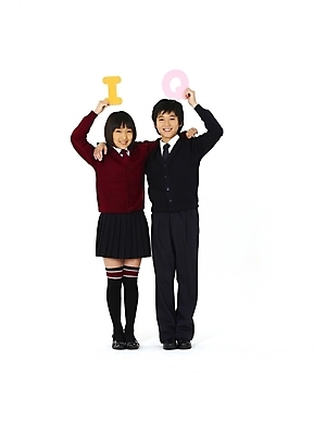 포토 JPG 스튜디오촬영 전신 문자 기호 알파벳 영어 여자 어린이교육 교육 남자 교복 초등학생 어린이 포즈 어깨동무 영어교육 누끼 사람 동양인 소녀 소년 두명 한국인 Q I 어린이만 국내포토 학생 옷 실내 인종 파일형식