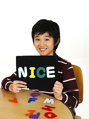 포토 JPG 스튜디오촬영 문자 기호 알파벳 영어 어린이교육 교육 남자 초등학생 어린이 포즈 의자 놀이 영어교육 한명 사람 동양인 소년 상반신 한국인 책상 글자맞추기 남자만 남자한명만 어린이만 소년만 소년한명만 국내포토 1 학생 가구 실내 인종 맞추기 파일형식